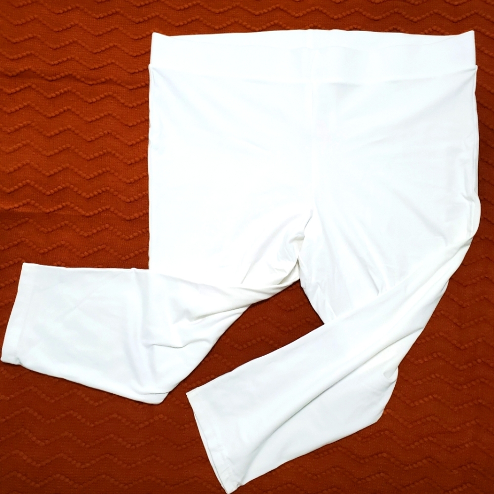 WHITE STRETCH CAPRI LEGGINGS - 2X